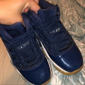 Navy blue 11 low